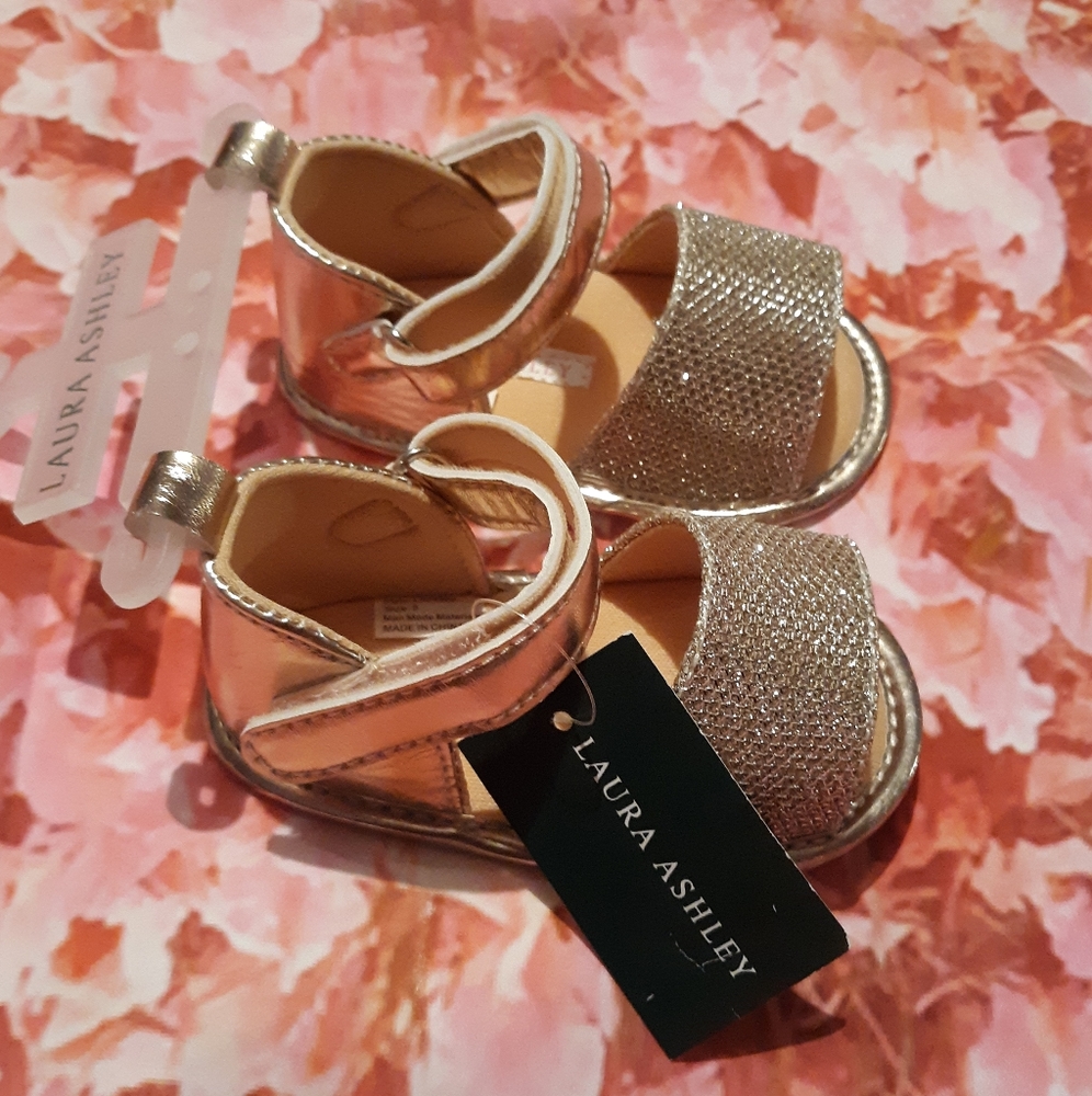 Shoes - Picture 2 of 4